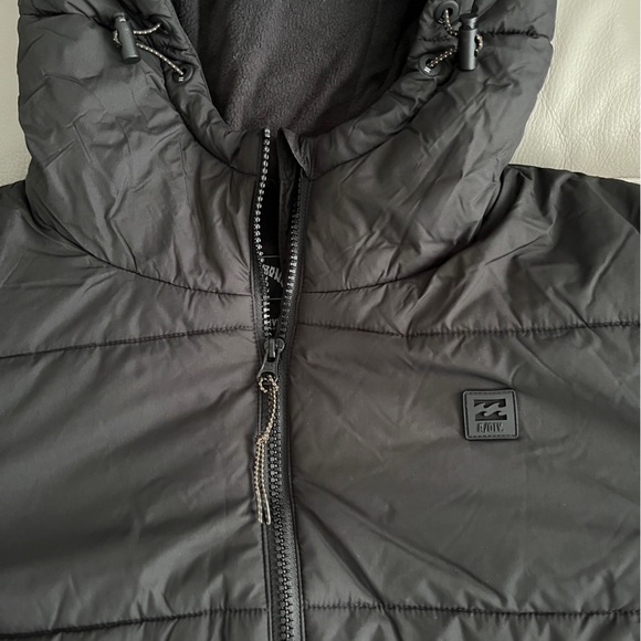 NWT - Billabong Women’s Transport Puffer Jacket - Size L - Picture 7 of 13